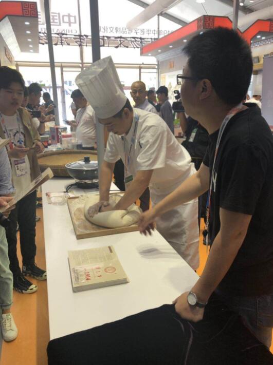 當(dāng)百年老字號(hào)遇見數(shù)字新科技 北京技術(shù)賦能下的經(jīng)典傳承之路